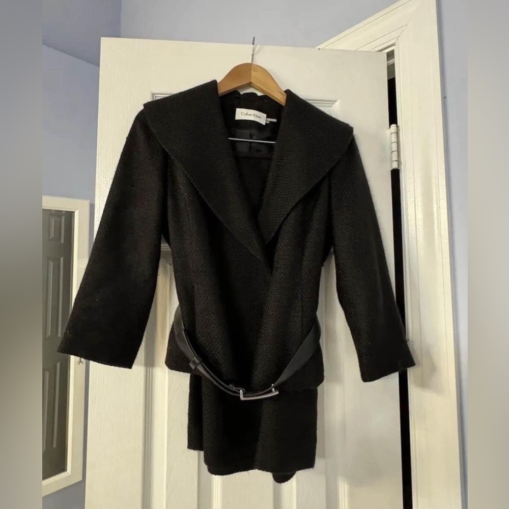 Beautiful Calvin Klein Skirt Suit, Size 4, Black